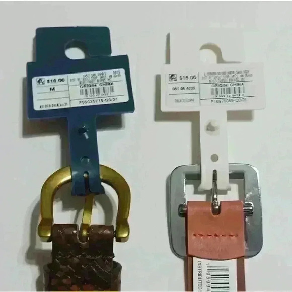 A set of women's fashion belts - Picture 2 of 4